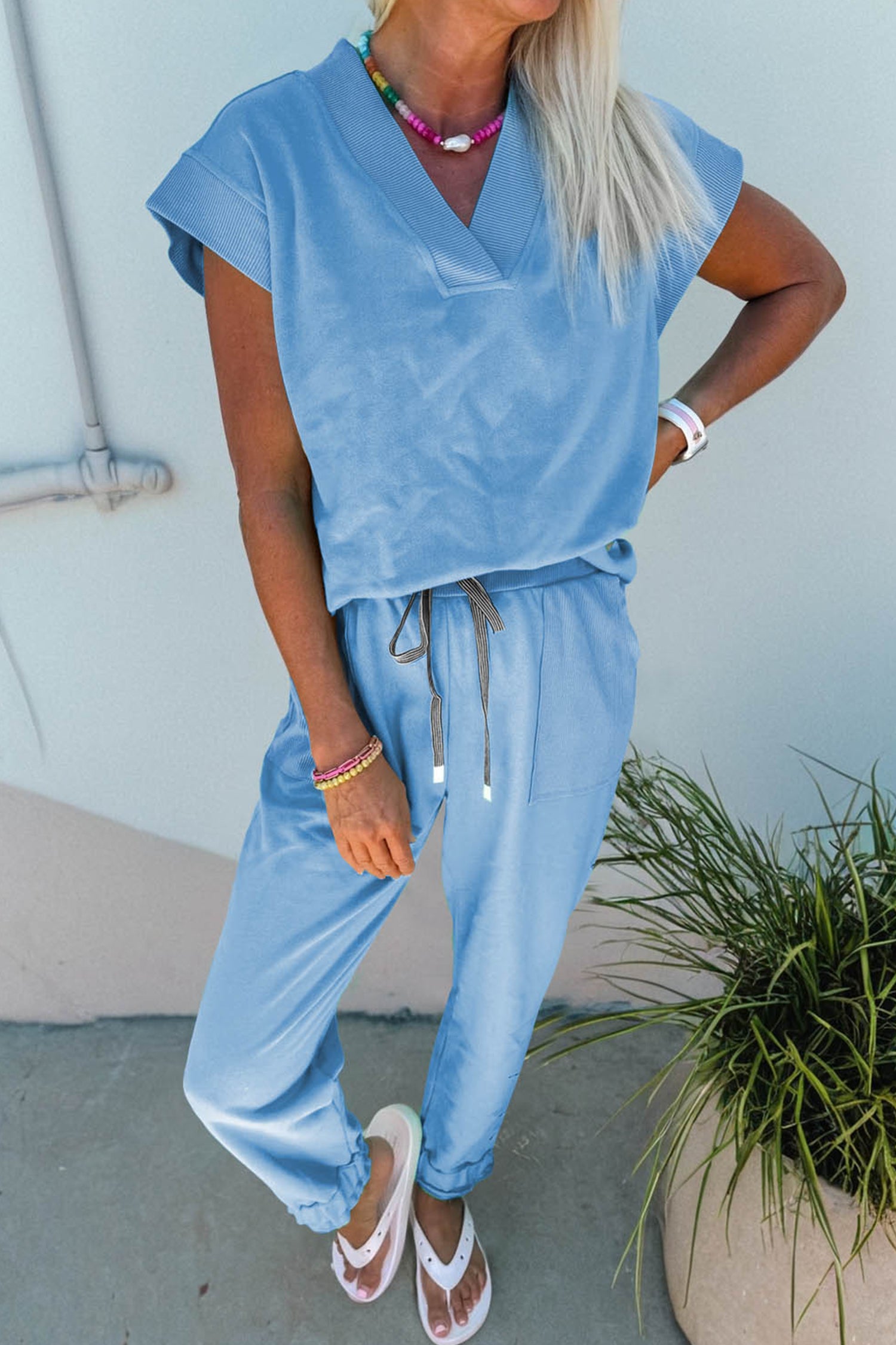 Pantalon femme à cordon, col V, uni — bleu ciel