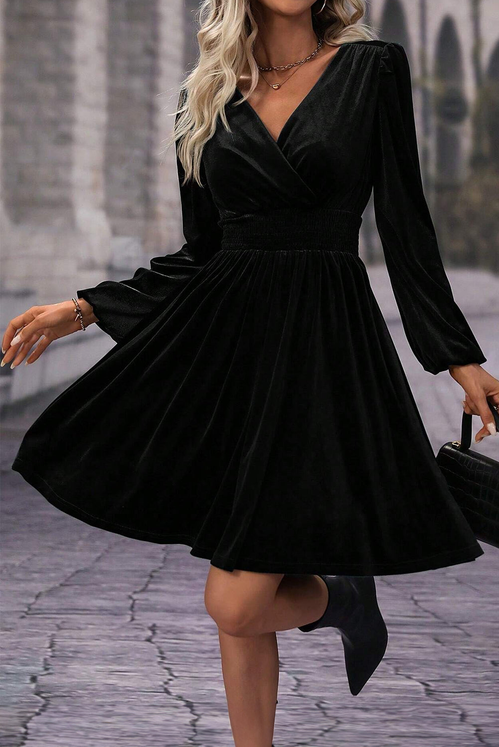 Robe courte femme velours, manches longues, taille haute — noir
