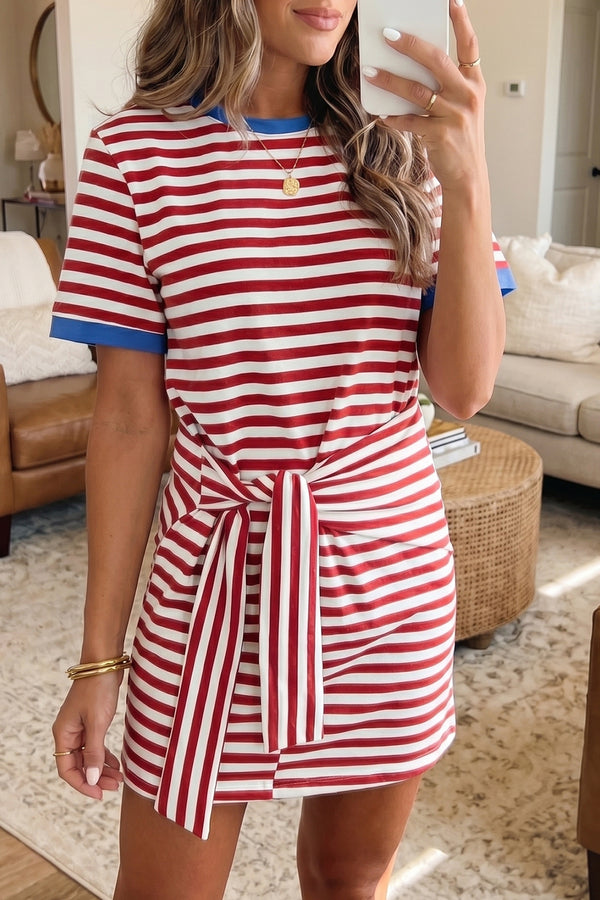 Robe courte femme col rond, bordure contrastée — rouge