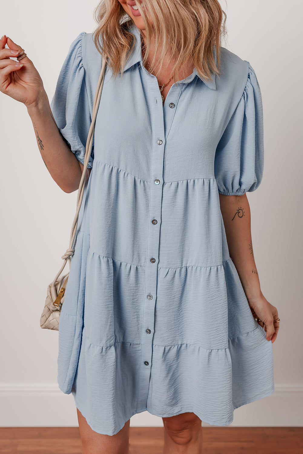 Robe femme à étages, boutonnée, manches bouffantes — bleu ciel