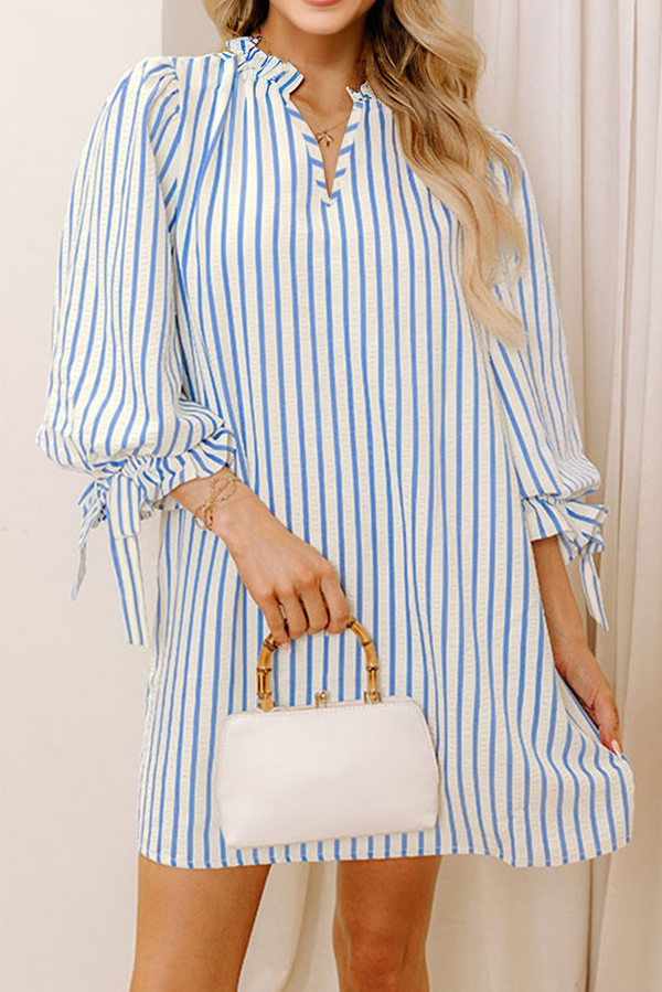 Robe courte femme rayé, manches bracelet — bleu ciel