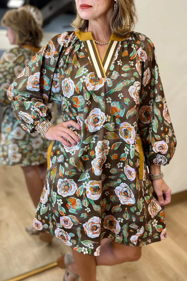 Robe courte femme floral, poches, manches longues, col V, bordure contrastée — marron