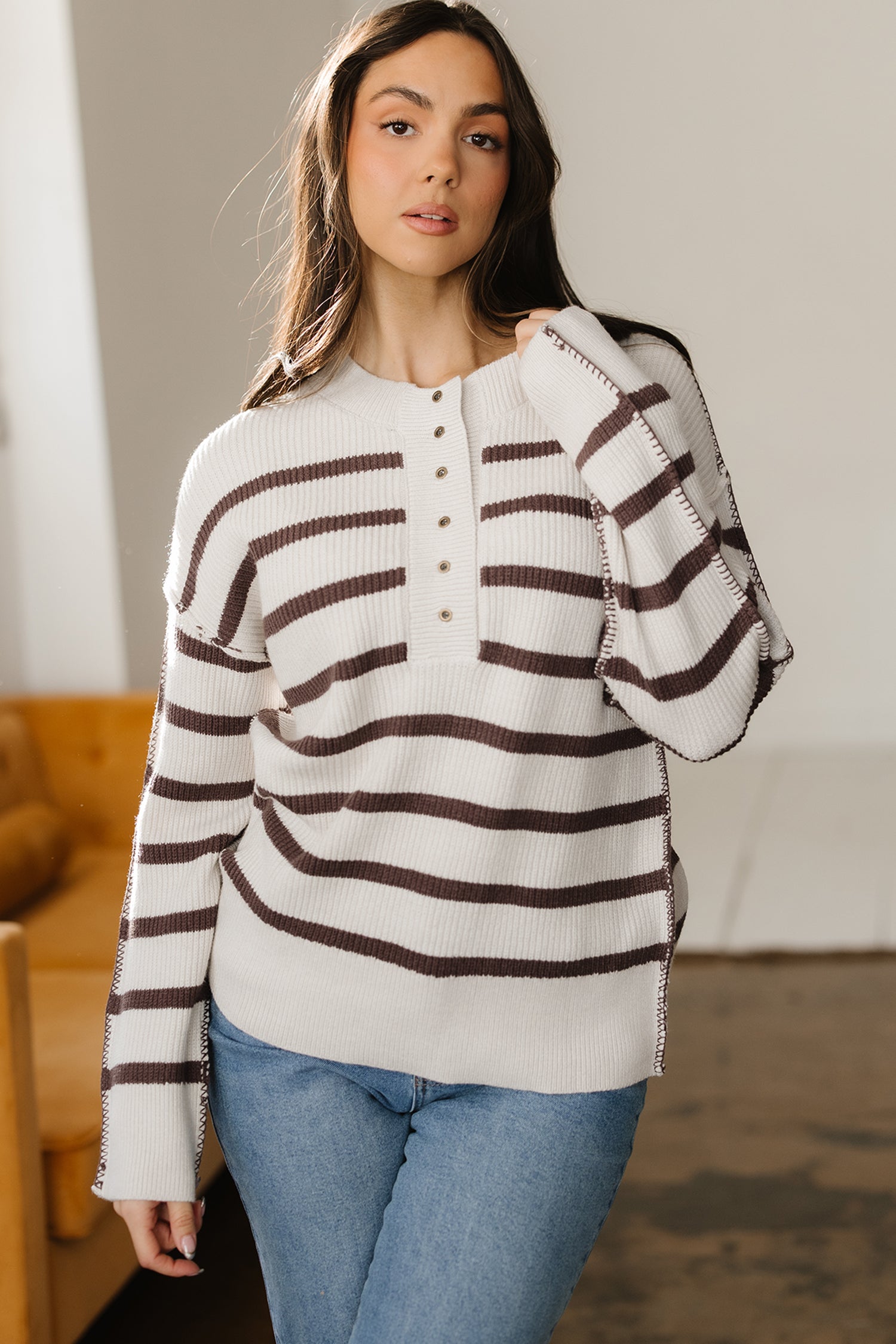 Pull femme rayé, épaules tombantes, côtelé — marron