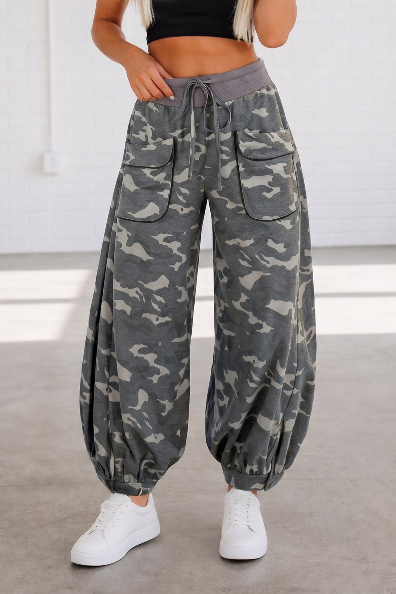 Pantalon femme camouflage, à cordon — multicolore