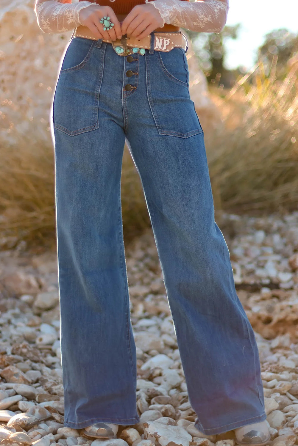 Jean femme boutonnée, poches, taille haute, jambe large — bleu