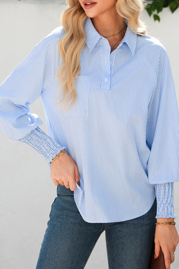 Blouse femme rayé, smocké, boutonnée, manches longues — bleu ciel