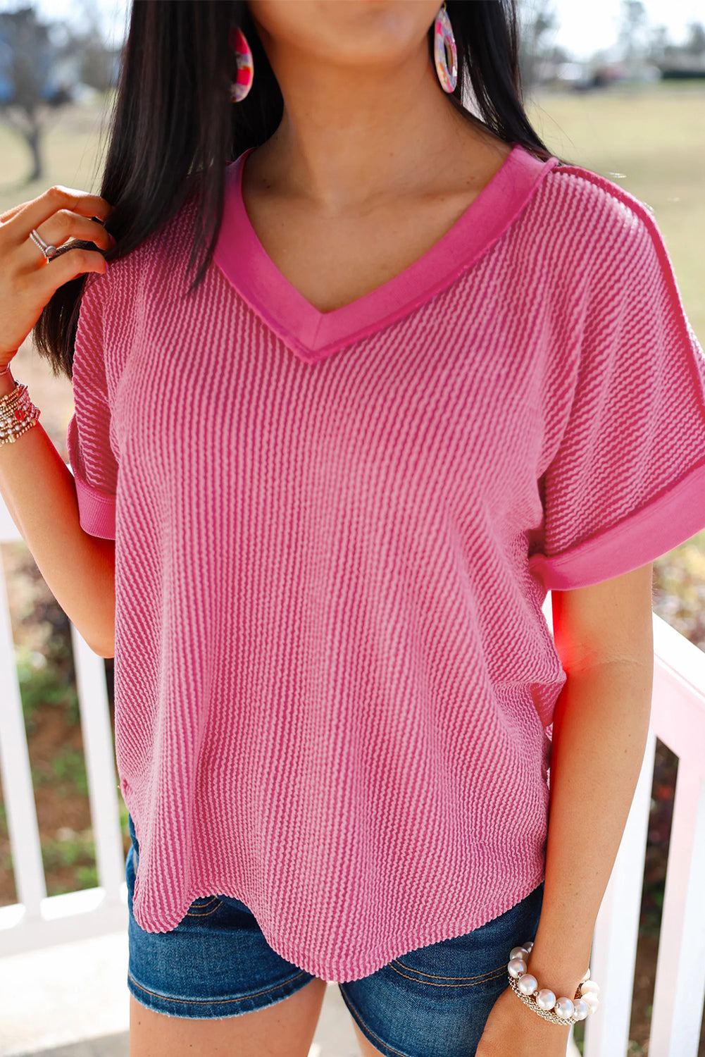 T-shirt femme en maille, col V, casual, côtelé — rouge rose