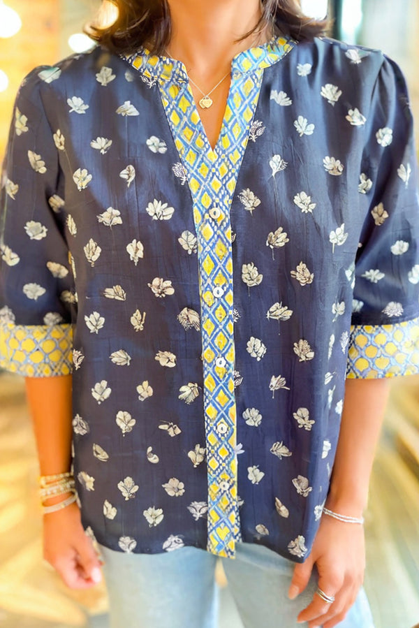 Blouse femme floral, manches 3/4, col V, bordure contrastée — bleu