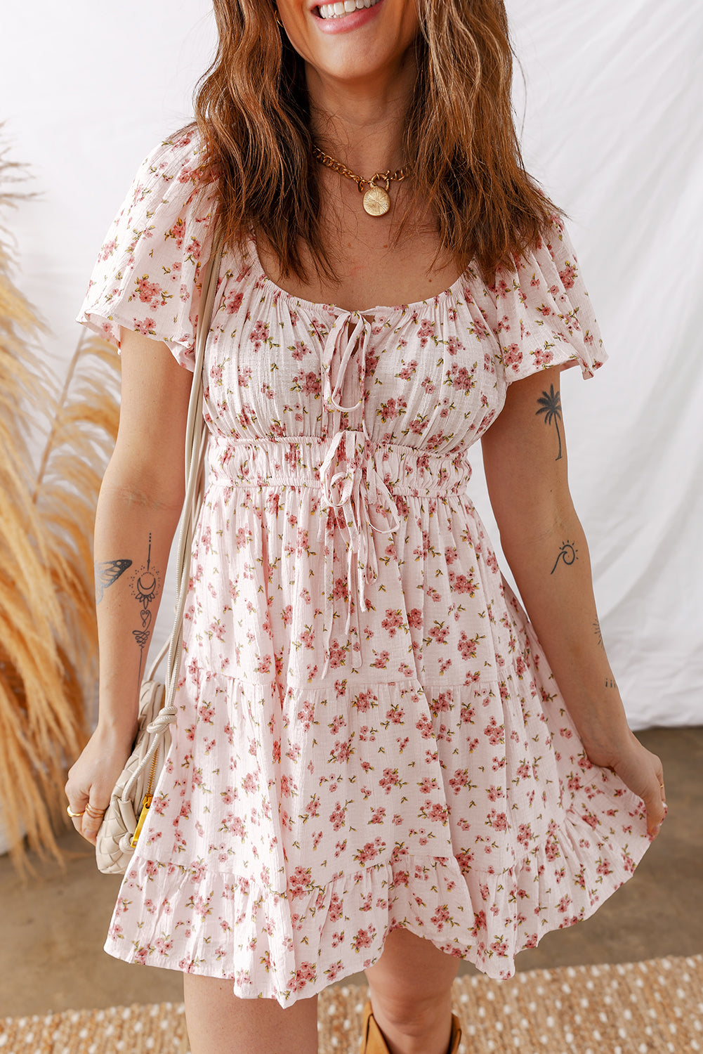 Robe courte femme floral, à volants, smocké, manches courtes — rose