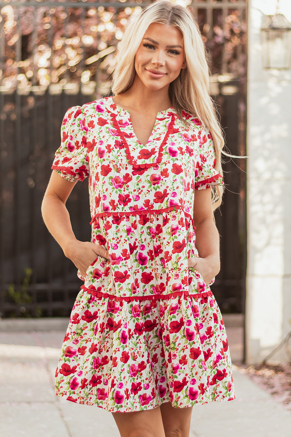 Robe courte femme floral, à étages, poches, manches bouffantes — rouge