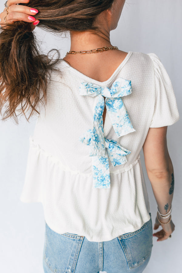 Short femme en maille, manches ballon, col V — blanc