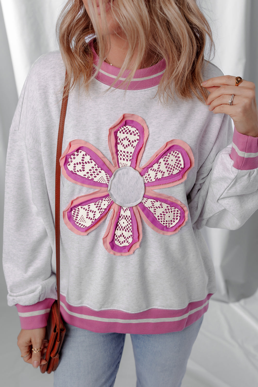 Sweat femme col rond, bordure contrastée — gris