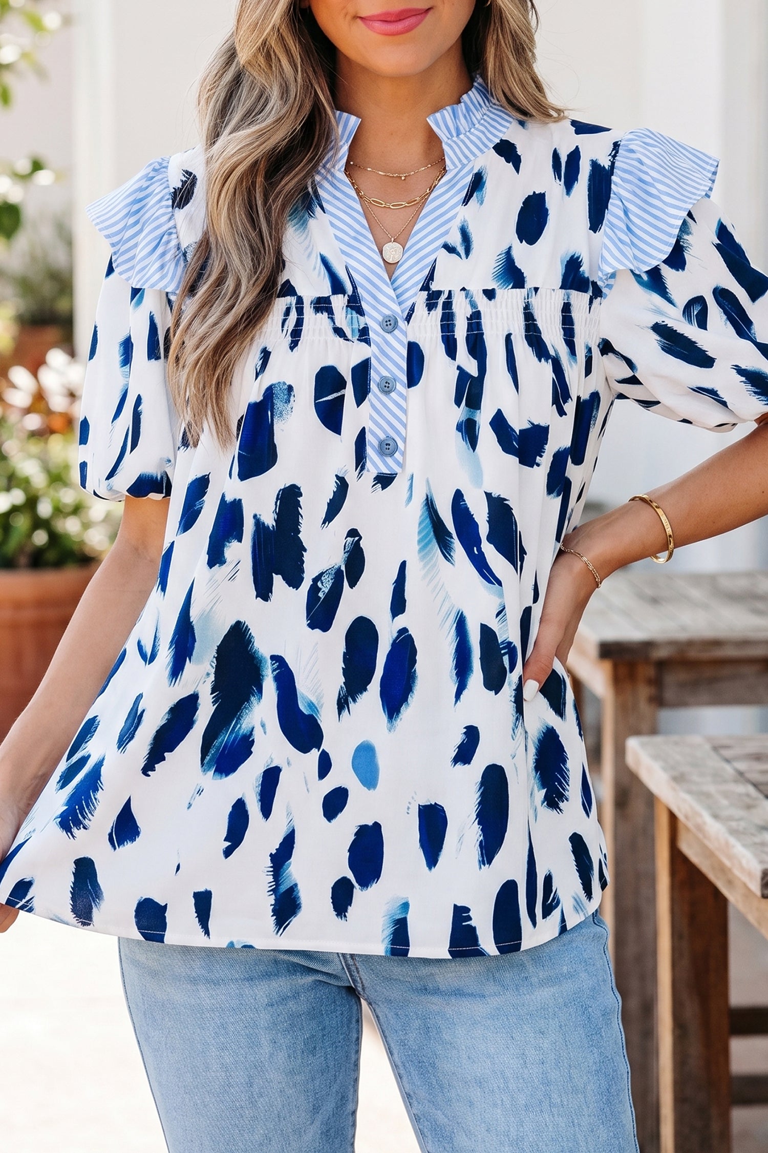 Blouse femme rayé, à volants, col V — beige