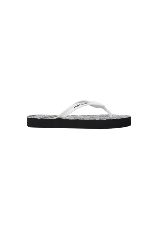 Armani Exchange Chaussures femme Tongs — black